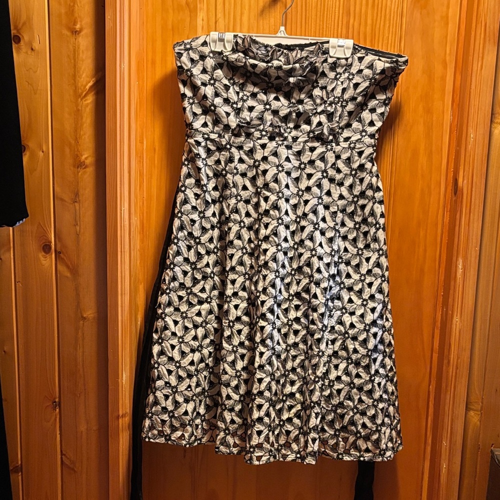 ANTHROPOLOGIE - Moulinette Soeurs - Black & White Flower Sweetheart Dress